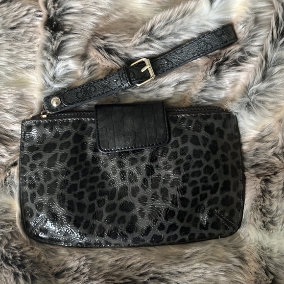 Guess Clutch - Picture 2 of 3